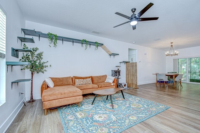 Photo - 1051 44th St S