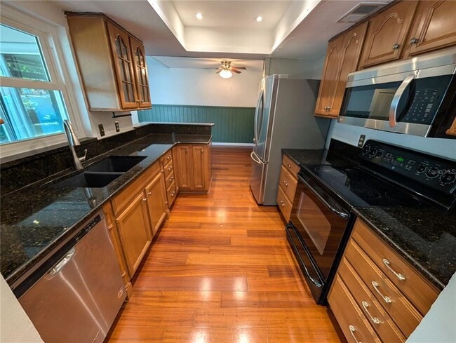 Photo - 719 Regent Cir S