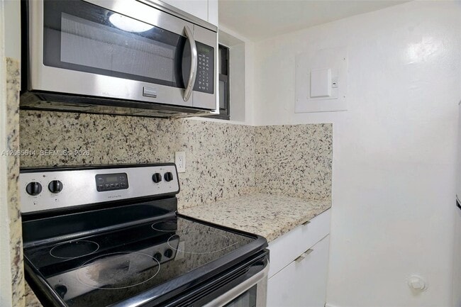 4271 NW 11th St Unit 4
