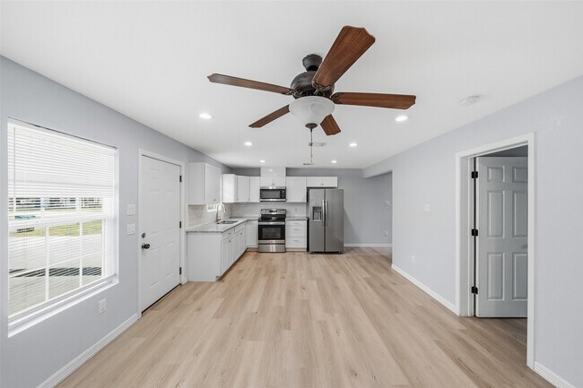 Photo - 8595 Parkway Dr