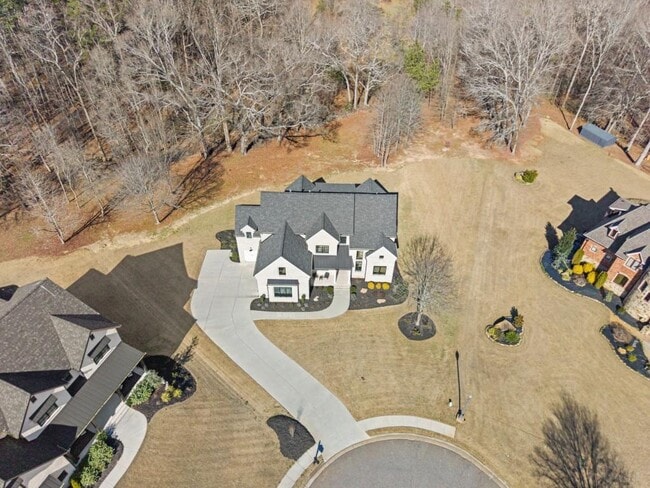 Photo - 568 Versailles Dr
