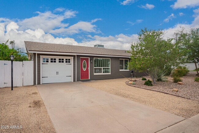 Photo - 501 E El Camino Dr