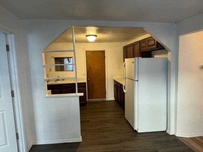 Building Photo - 3 Bedroom home in SE Roseburg