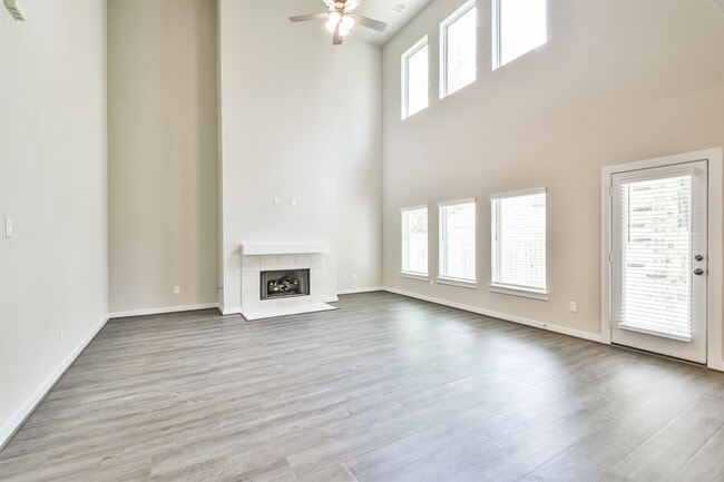 Photo - 118 Prairie Dawn Cir