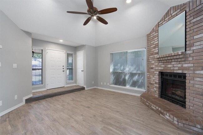Photo - 2302 Windrift Way