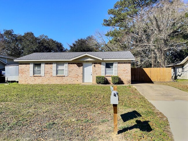 3-Bedroom Home in Ocean Springs – Prime Lo... - 3-Bedroom Home in Ocean Springs – Prime Lo...