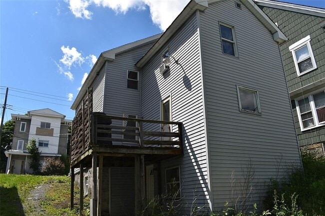 Photo - 158 Oak St