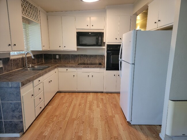 Photo - 1953 Riverview St