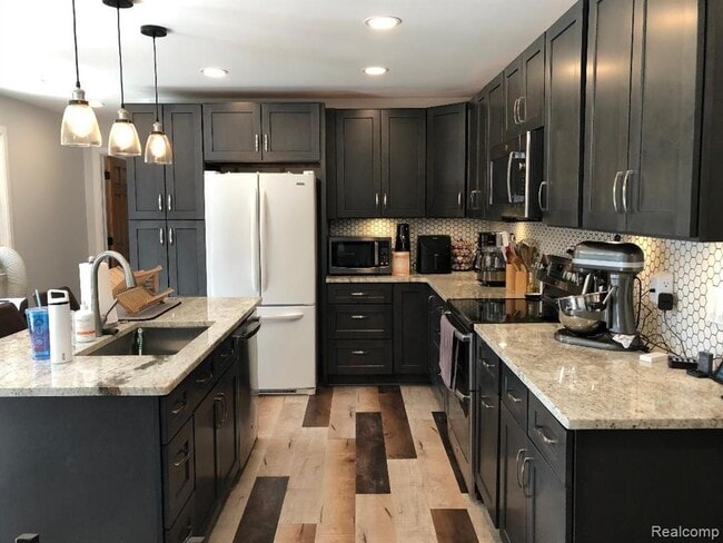 Photo - 8135 Kenwick St