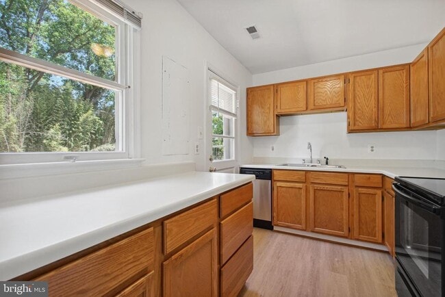 Photo - 2023 Griffith Rd