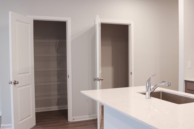 Photo - 479 Crown Dr