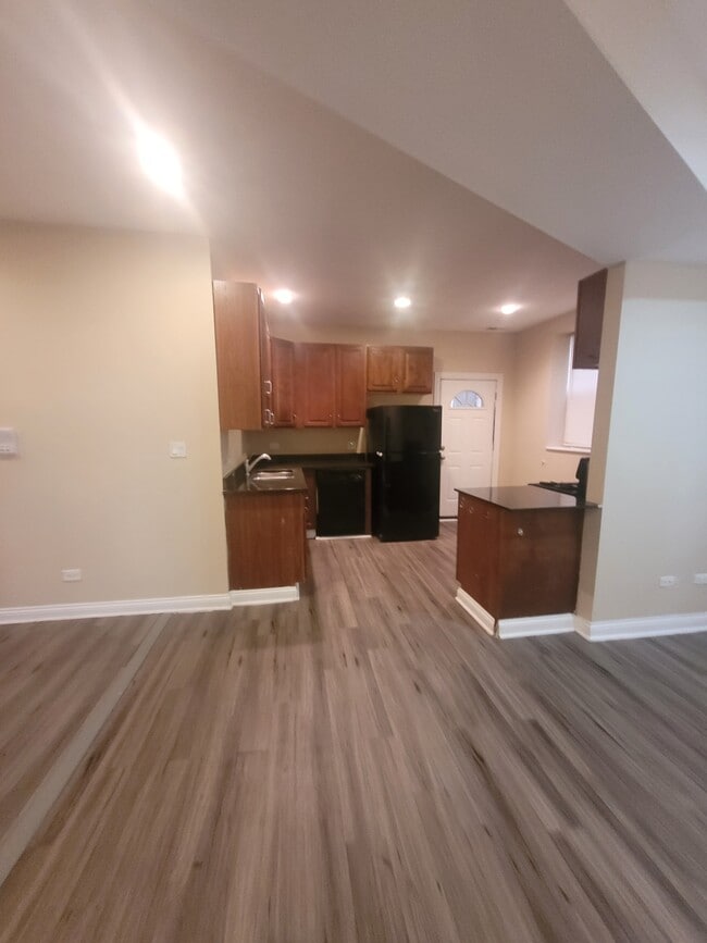 Photo - 3439 W Belle Plaine Ave Unit G