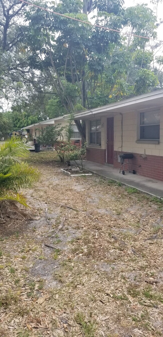 Afuera (2) - 2962 62nd Ave N Unidad 2962