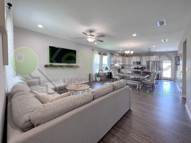 Photo - Beautiful 3B/2.5B Home in Mcallen ( Tres Lagos Community )