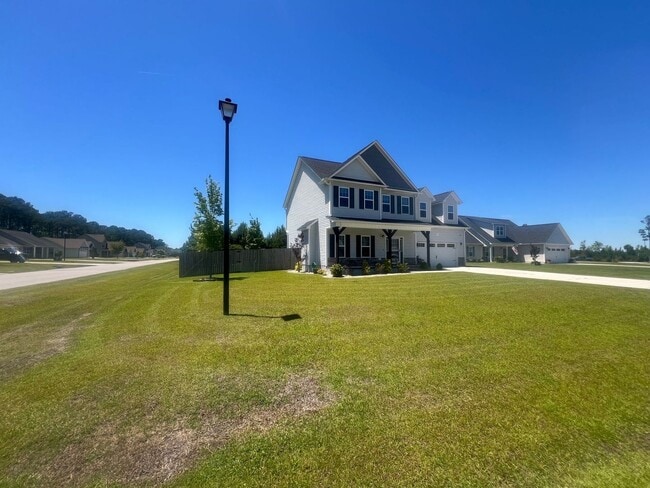 Photo - 303 Breezeway Dr