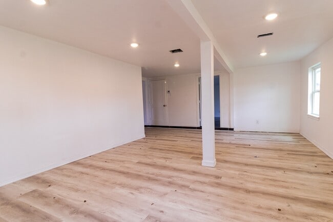 Photo - 3615 Legion St