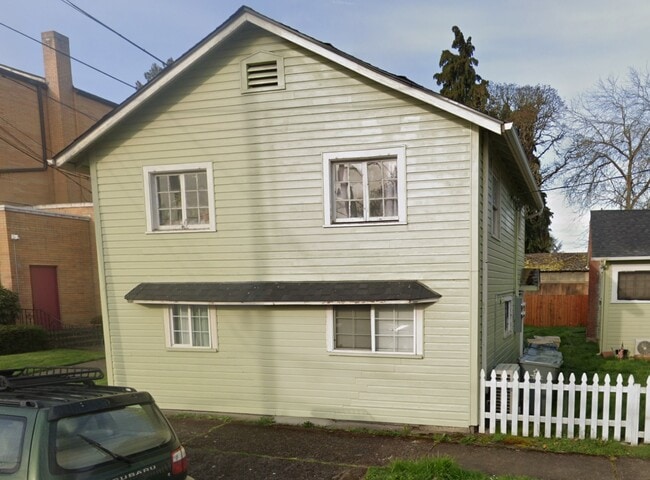 Photo - 114 SE Madison St