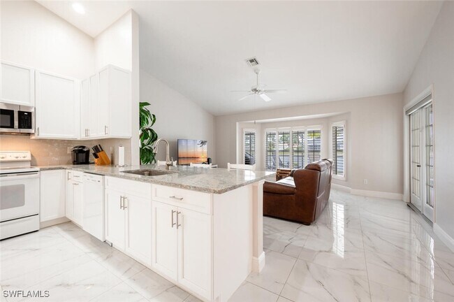 Photo - 624 Lambton Ln