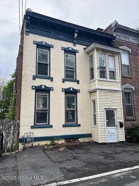 Building Photo - 201 10th St Rental