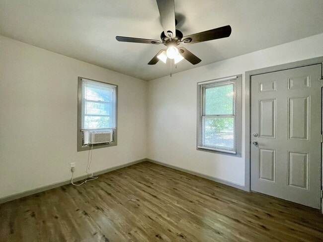 Photo - 2037 Beaumont St