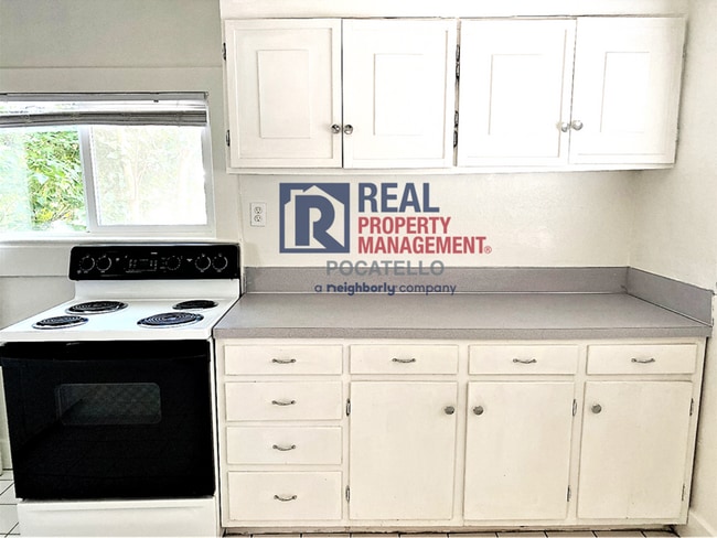 Photo - 3 bedroom 1 bath home - Dogs negotiable with additional fees