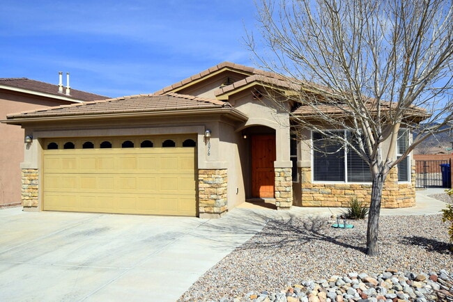 Amazing 3 Bedroom Home Near KAFB! - Amazing 3 Bedroom Home Near KAFB!