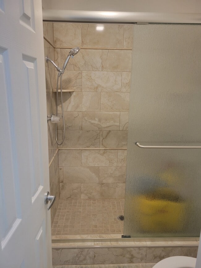 bathroom - 17446 Ludlow St Unit 2