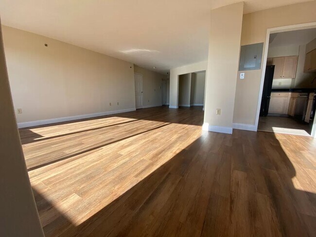 Photo - 122 E 55th St