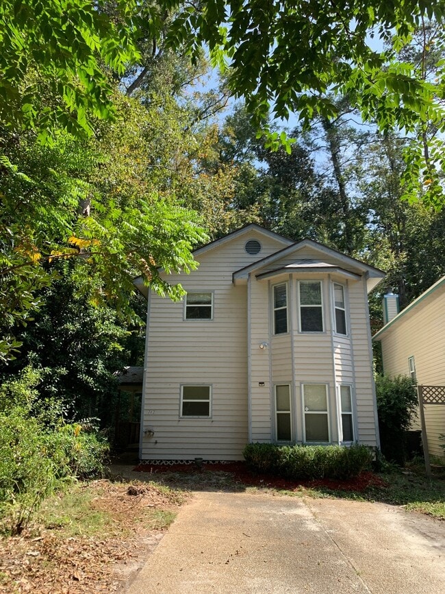 Building Photo - 3/2.5 Near Downtown Available July 25, 2026~ See appt instructions in txt