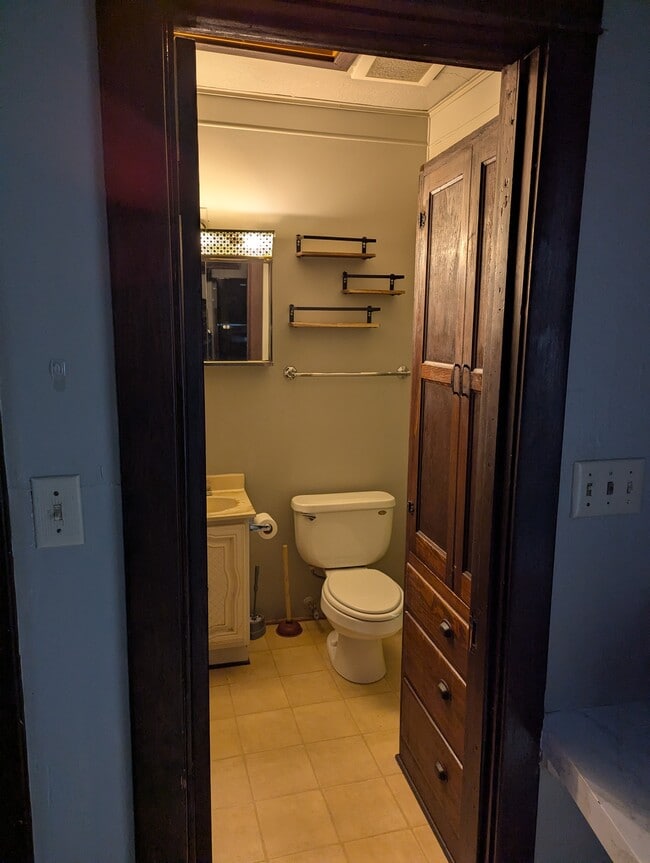 Photo - 807 W College Ave Unit Apartment 1