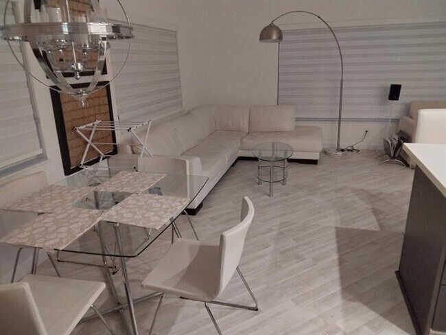 Photo - 2811 NE 51st St Unit 7