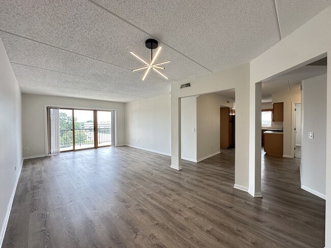 Building Photo - 5555 N Cumberland Ave Unit G07C Rental