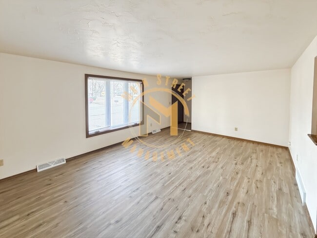 Photo - 2-Bedroom Duplex in Green Bay – Spacious Y...