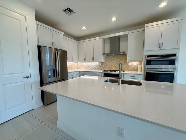 Photo - 1346 Harvester Xing