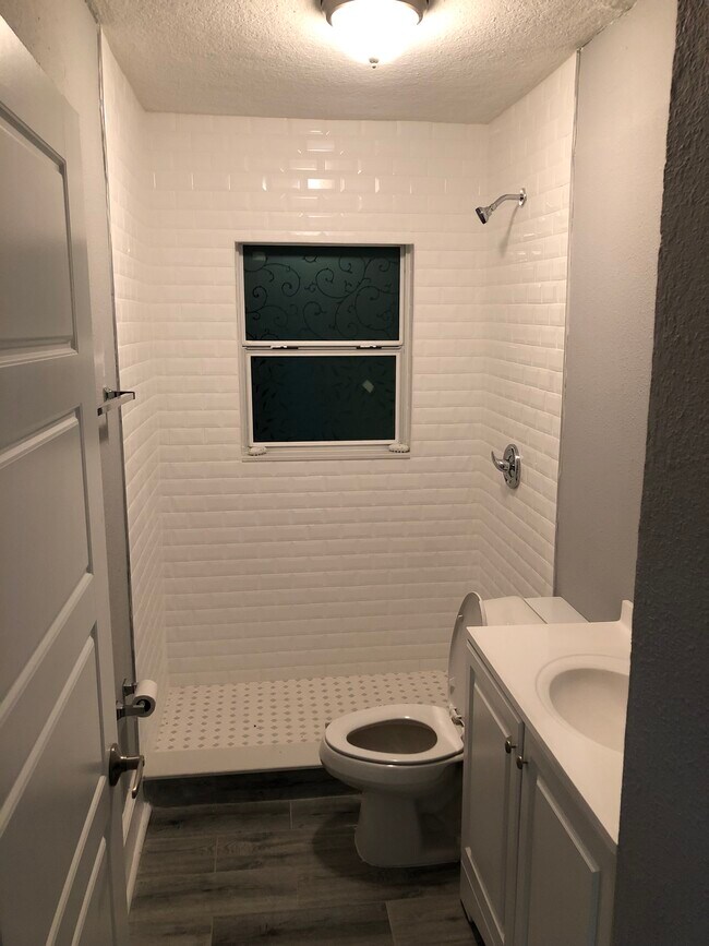Bathroom - 7617 N Shore Dr House