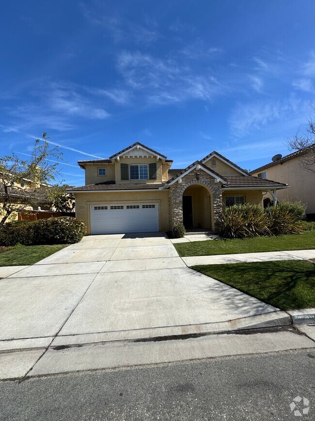 Building Photo - 3 Bedroom 3 Bathroom home in Santa Maria