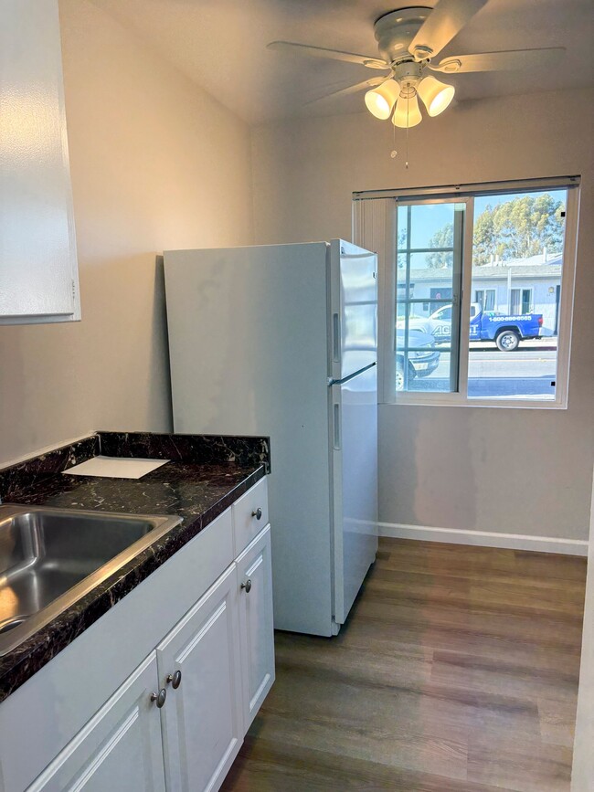 5253 Monroe Ave Unit 3