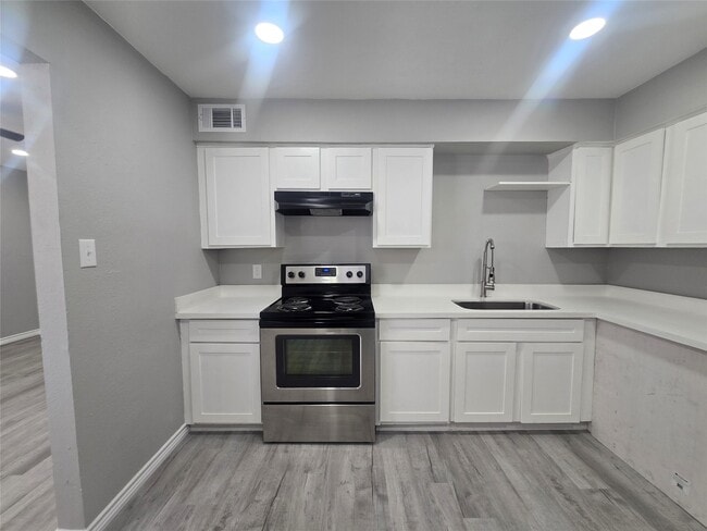 Building Photo - 911 Avenue K Unit 11