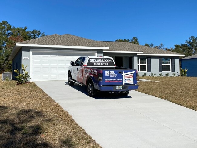 Photo - Desirable SW Ocala Neighborhood 4/2/2 *WON'T LAST*