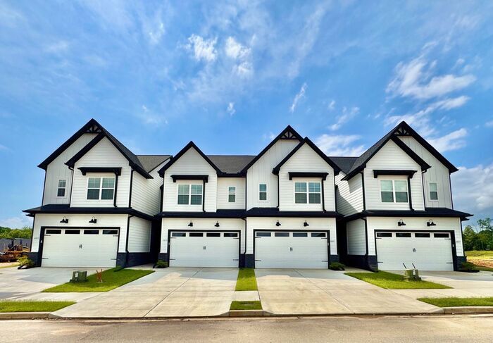 Now Leasing at Cedar Bluff – 4BR Townhomes... - Now Leasing at Cedar Bluff – 4BR Townhomes...