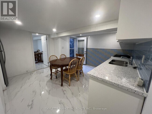 Photo - 548 Dufferin St