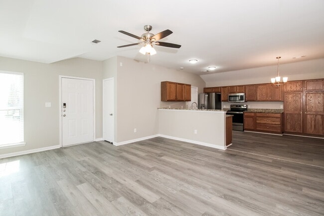 Photo - 825 Cruise St