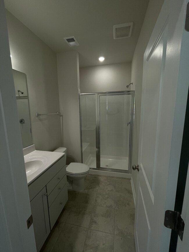 Ground floor private bathroom - 9626 Killenney Pl