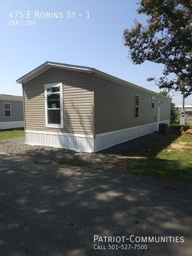 Photo - 475 E Robins St