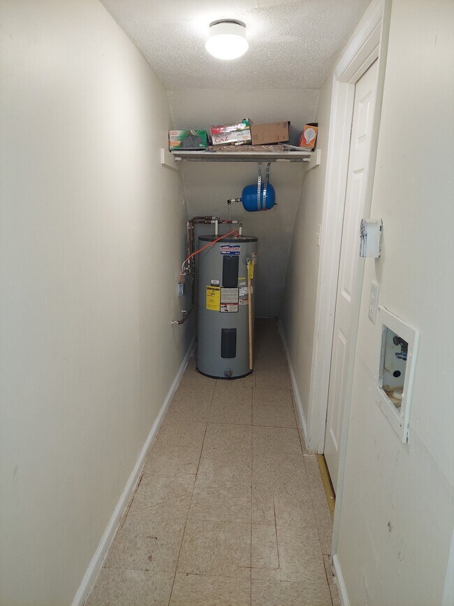 Photo - Colonial Manor