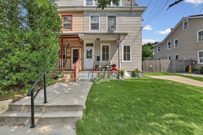 Photo - 122 S Davis St