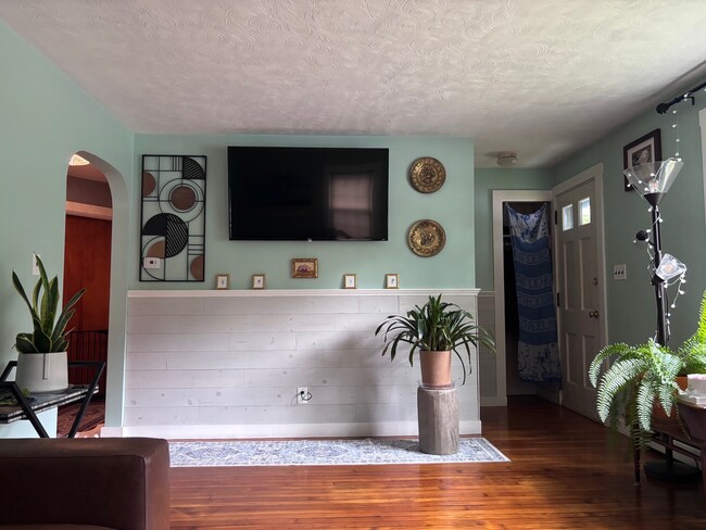 Photo - 33 Lenox St