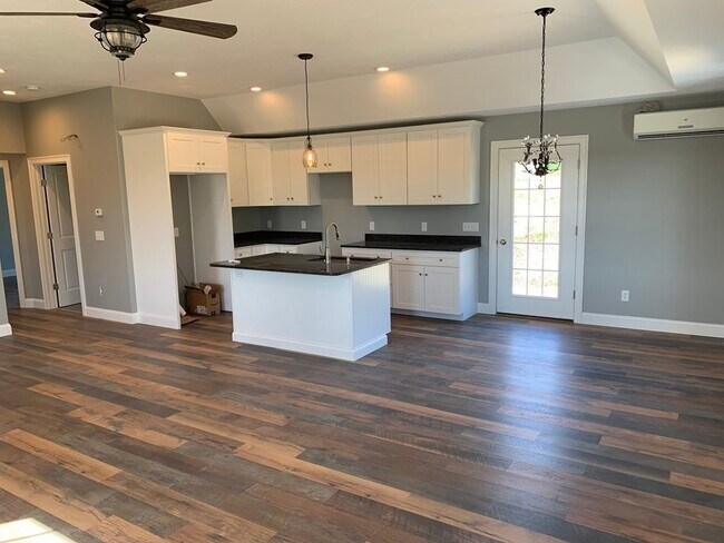 Photo - 469 Old Coldbrook Rd