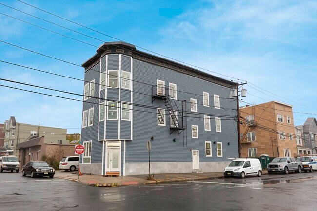 Photo - 91 E 21st St