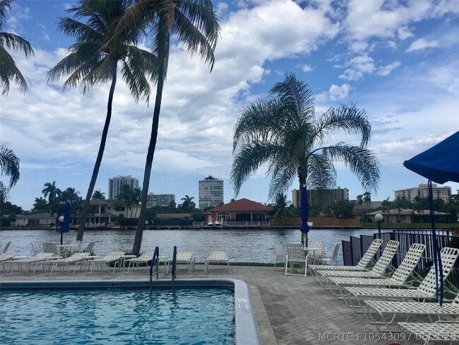 Building Photo - 6407 Bay Club Dr Unit Apt 1